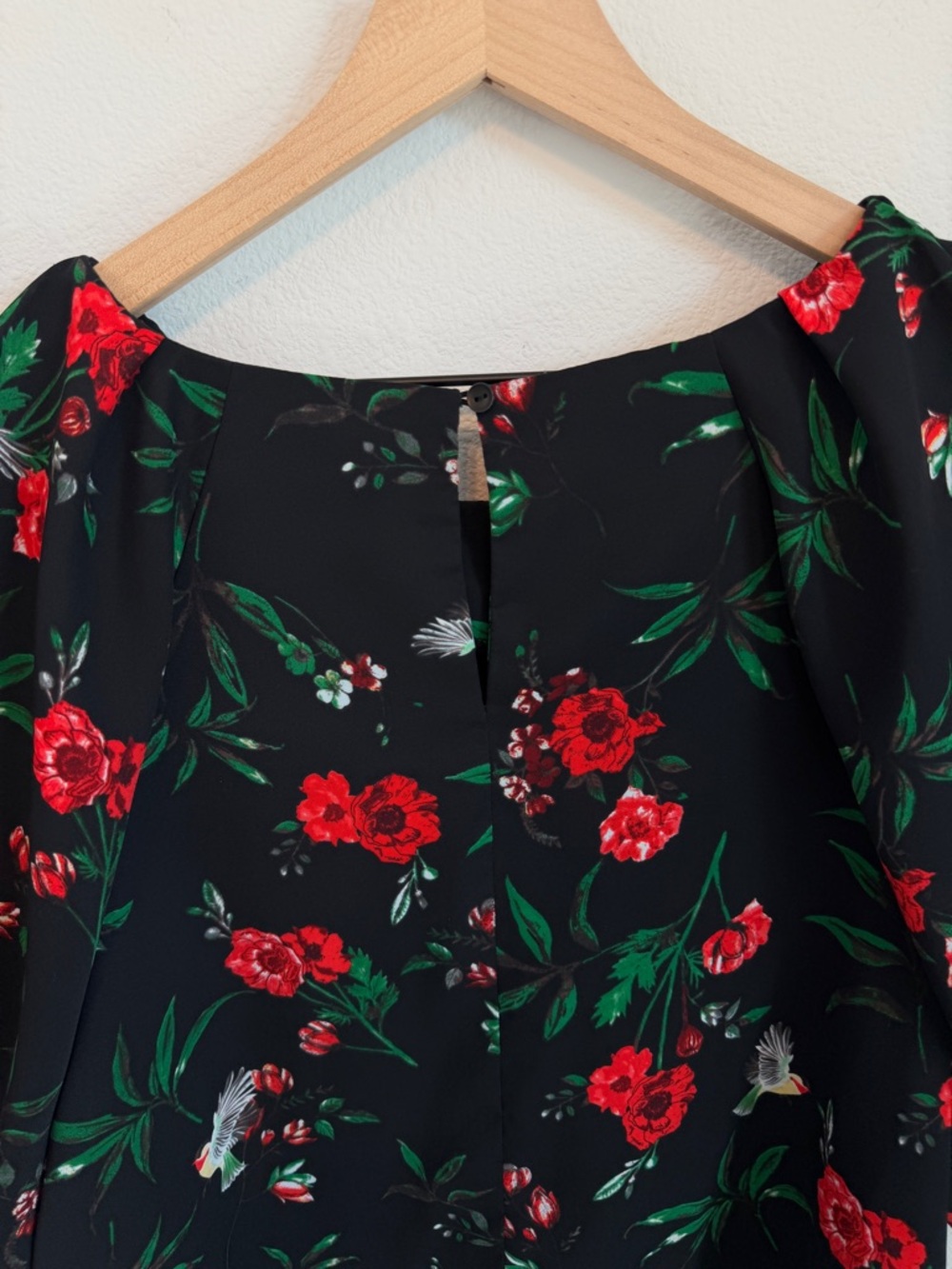 Gibson Latimer Black Blouse with birds and Red Floral - Picture 6 of 11